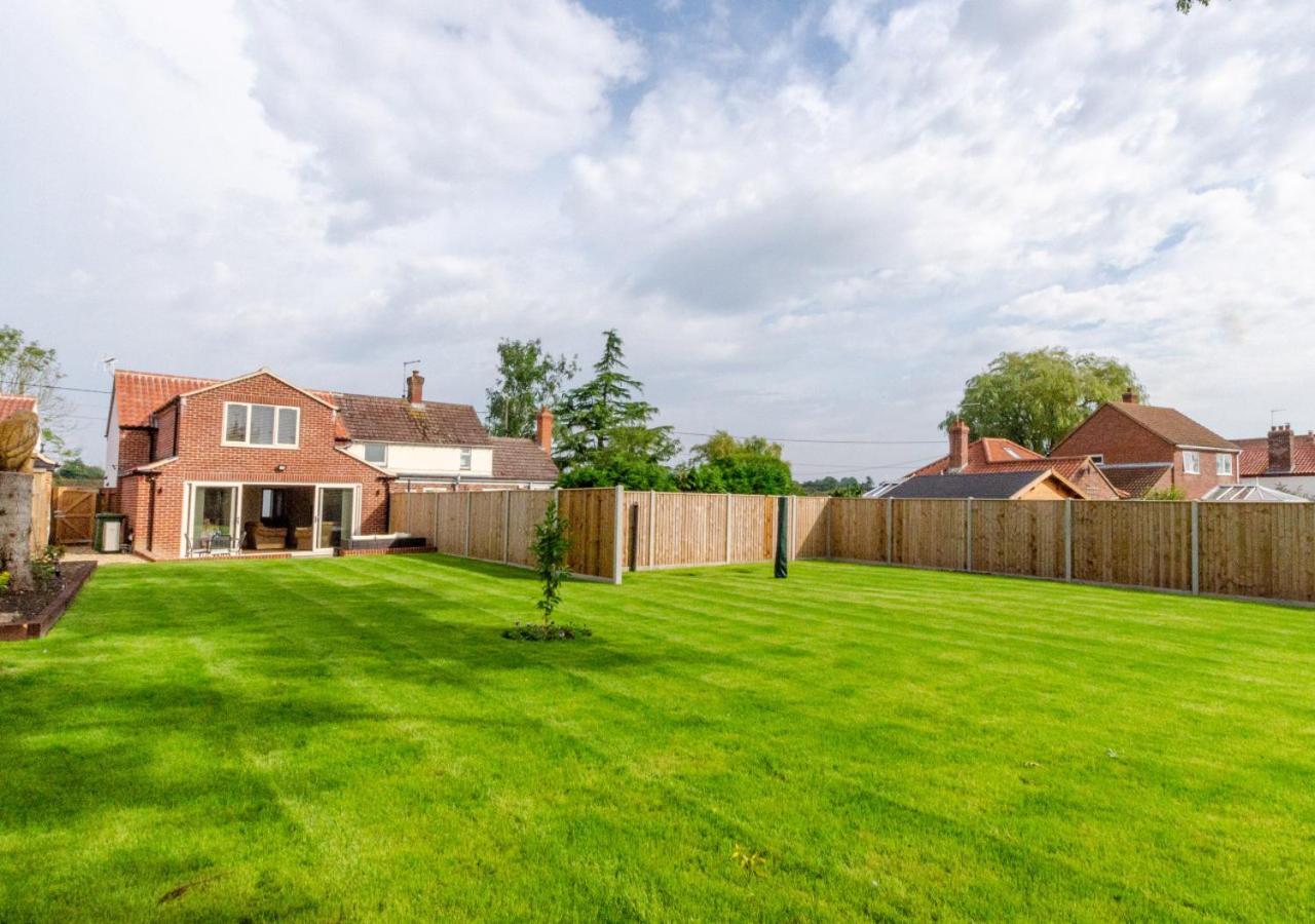 Lillie Cottage Brisley Exterior photo