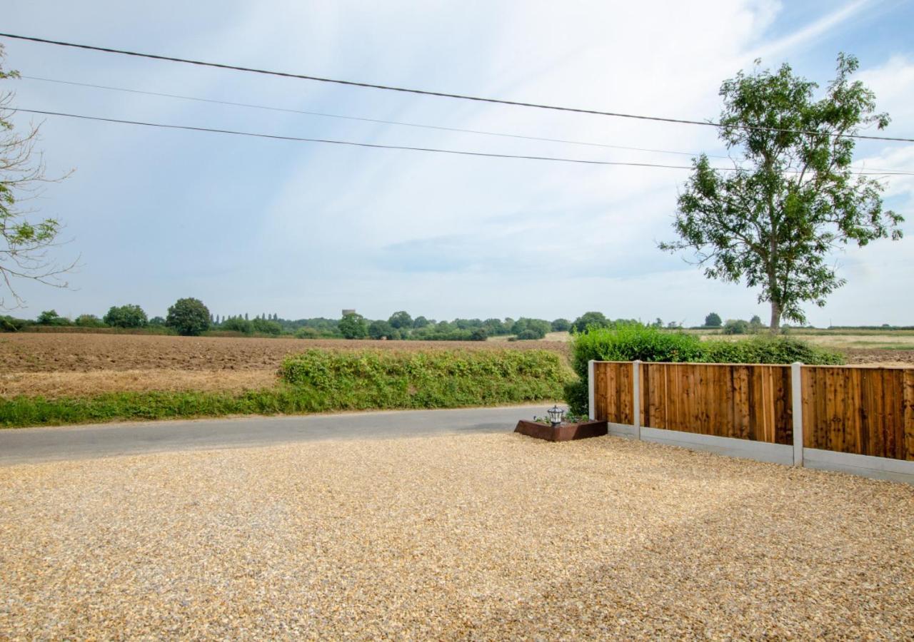 Lillie Cottage Brisley Exterior photo